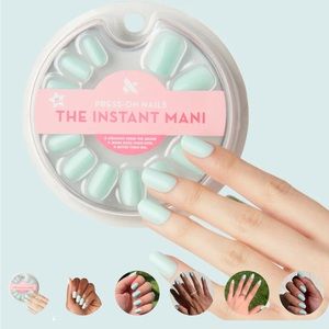 Short “Sleeping Bag” Olive & June Press-On Nails